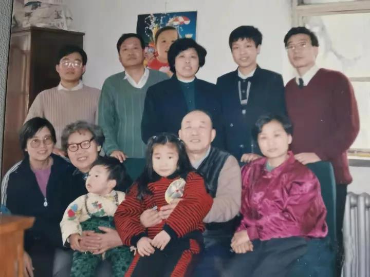 淡泊名利育桃李 薪火相传铸师魂—— 一家三代七人奉献教育事业的张骥一家