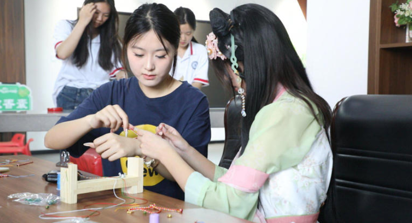 河北工业职业技术大学:端午游园会闪亮校园